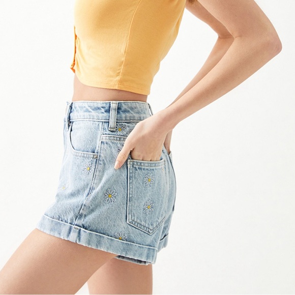PacSun Daisy Denim Mom Shorts size 25 - Picture 2 of 9